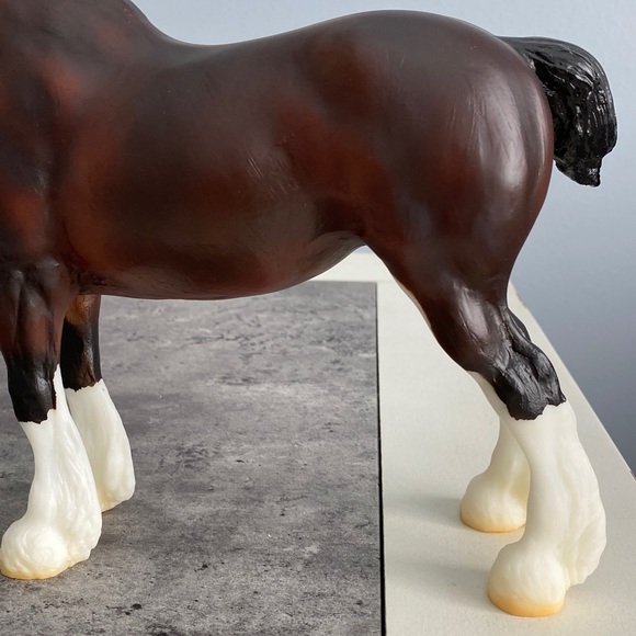 Breyer TSC 80th Anniversary Alba Clydesdale Mare - Picture 12 of 14